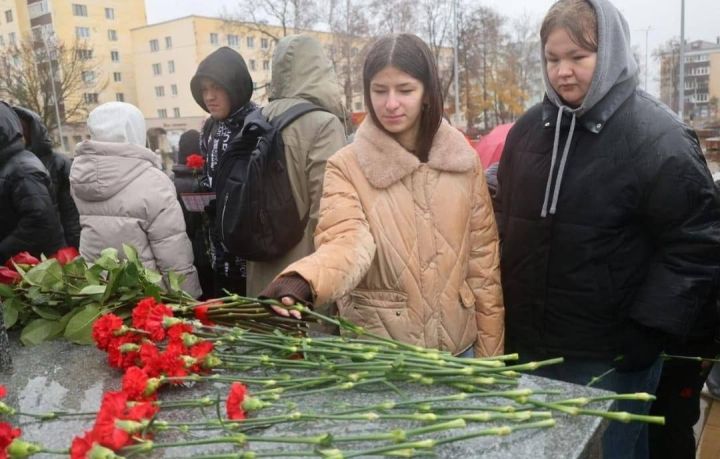 В открытии памятника Ленину в Зеленодольске приняли участие студенты механического колледжа