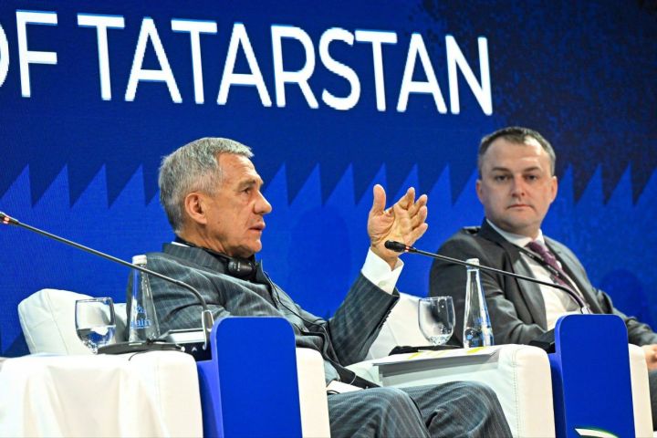 Рустам Минниханов выступил на пленарной сессии первого Российско-Эмиратского бизнес-форума