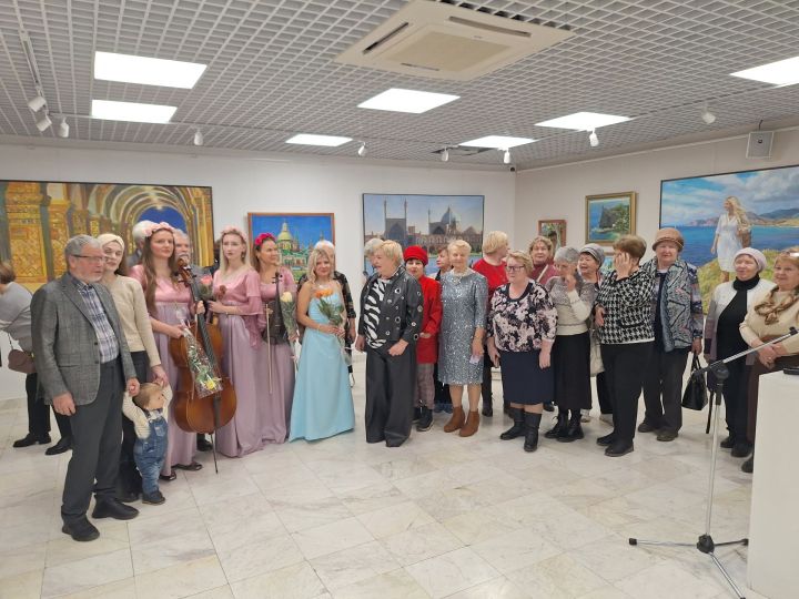 В Художественной галерее Зеленодольска открылась выставка заслуженного деятеля искусств РТ Полины Илюшкиной «Картина мира в красках»