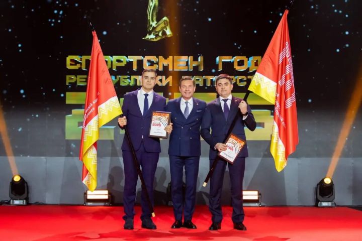 Зеленодольску вручили знамя «Передовик ГТО»