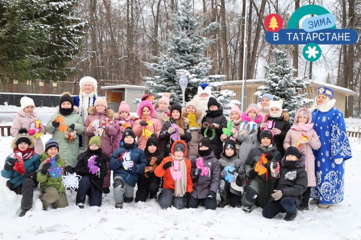 Для учеников начальной школы проходит традиционная акция «Наряди ёлочку»