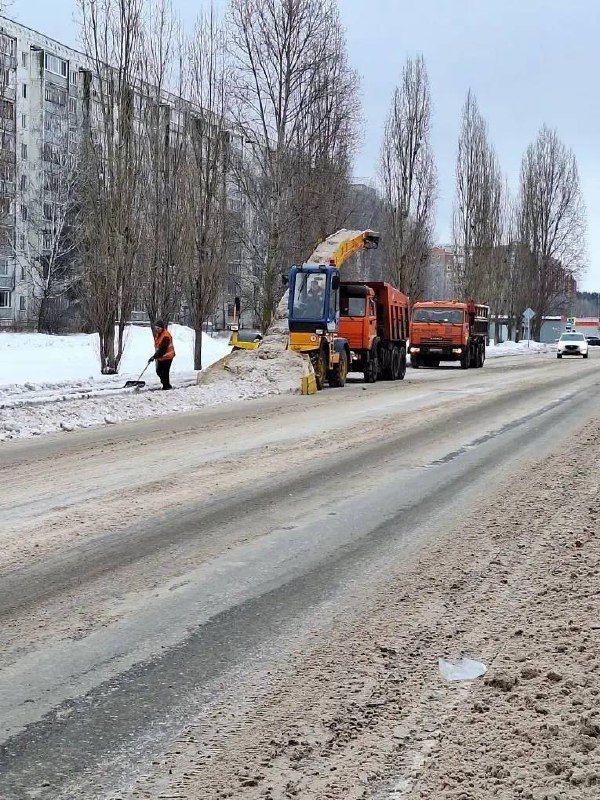 В Зеленодольске уборкой снега ежедневно занимается 16 единиц техники