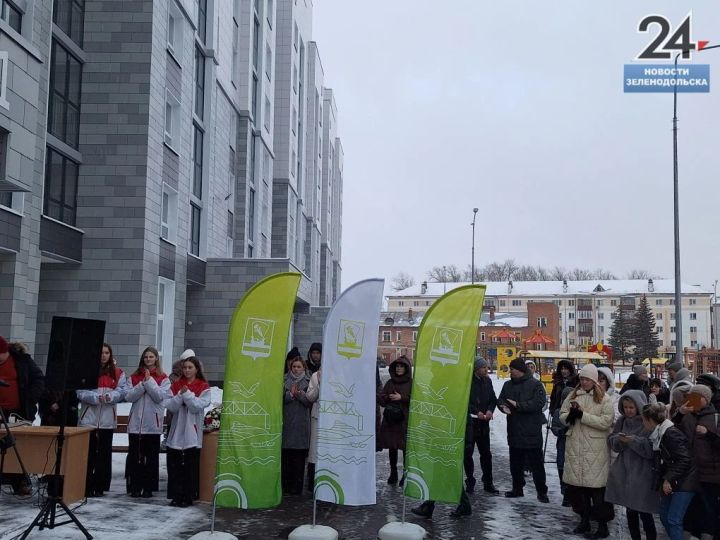 В Зеленодольске торжественно вручили ключи жильцам многоэтажного дома по улице Паратской