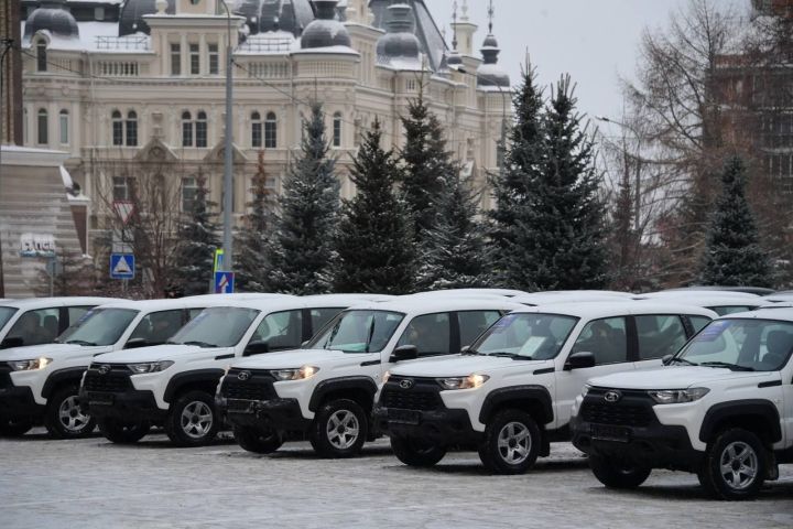 Поселениям Зеленодольского района передали новые автомобили