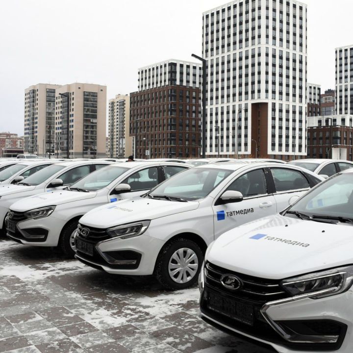 Информационному центру «Зелёный Дол» Рустам Минниханов вручил новую машину