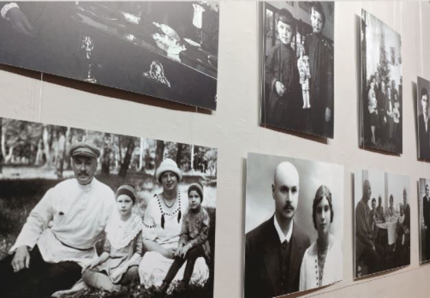 В центральной библиотеке работает выставка «В гостях у Бренингов»