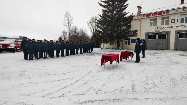 В преддверии Дня спасателя России в Зеленодольском гарнизоне состоялось торжественное принятие присяги молодыми сотрудниками