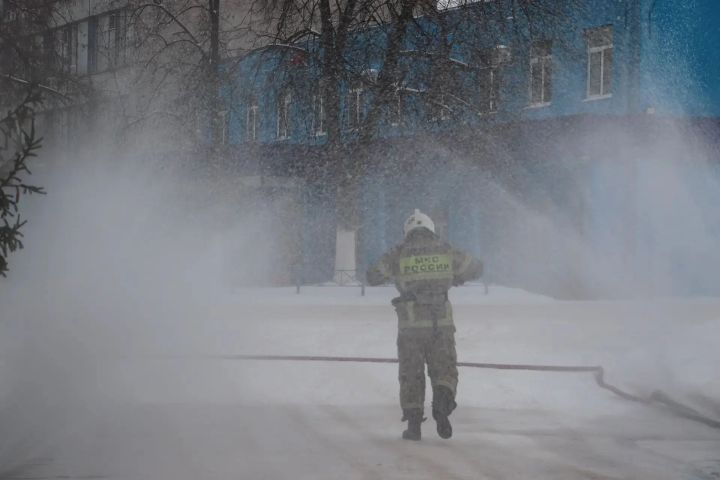В преддверии Дня спасателя России в Зеленодольском гарнизоне состоялось торжественное принятие присяги молодыми сотрудниками