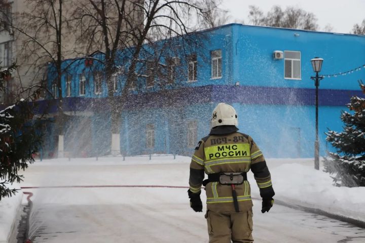 В преддверии Дня спасателя России в Зеленодольском гарнизоне состоялось торжественное принятие присяги молодыми сотрудниками