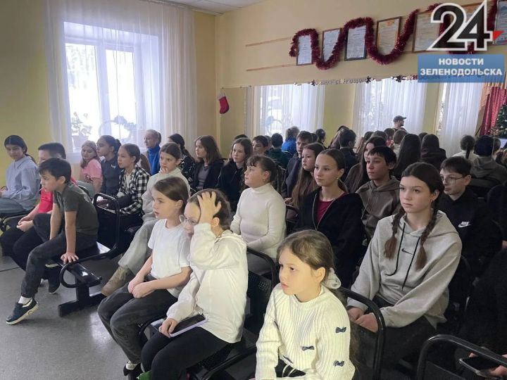 В Зеленодольском подростковом клубе «Афина» ребята встретились с  Константином Адаевым