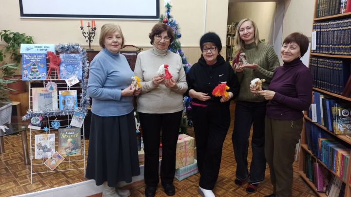 В клубе «Хризантема» прошел мастер- класс по изготовлению новогодней игрушки