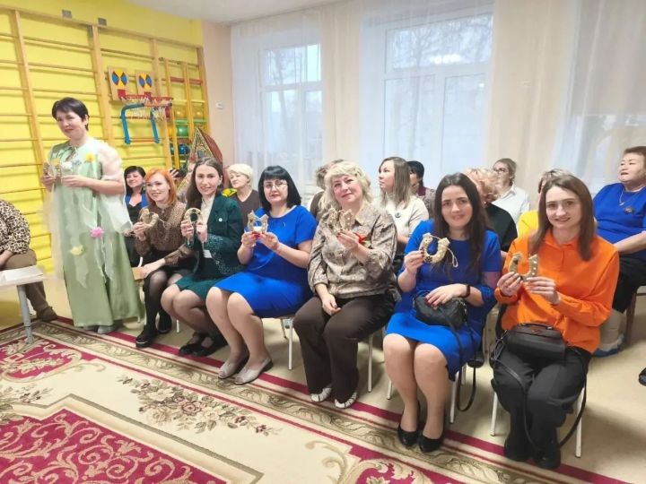 На базе детского сада № 12 «Земляничка» прошёл муниципальный этап профессионального конкурса «Воспитатель года 2025»