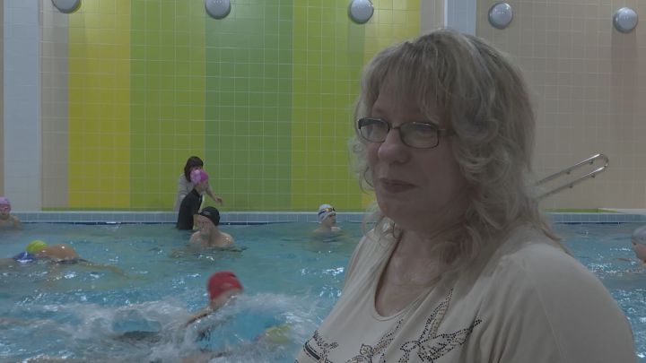 Зеленодольский тренер Светлана Каюмова на занятиях в бассейне помогает детям с ОВЗ обрести здоровье