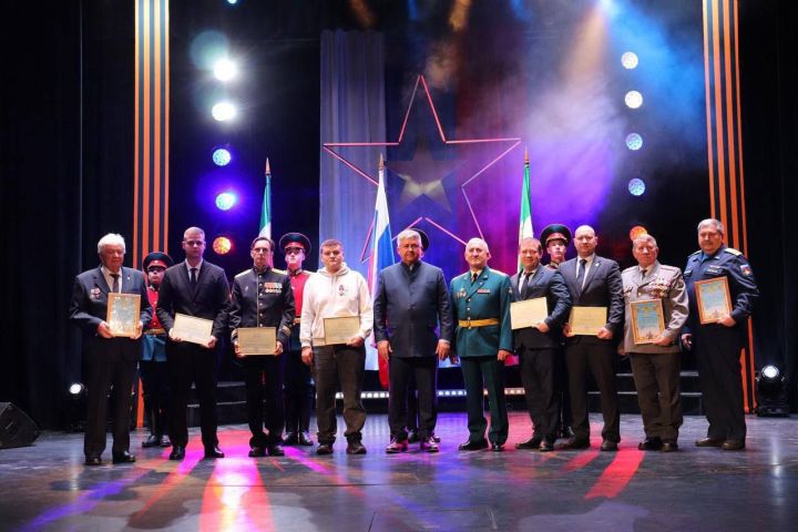 Михаил Афанасьев поздравил ветеранов боевых действий с днем Героев Отечества