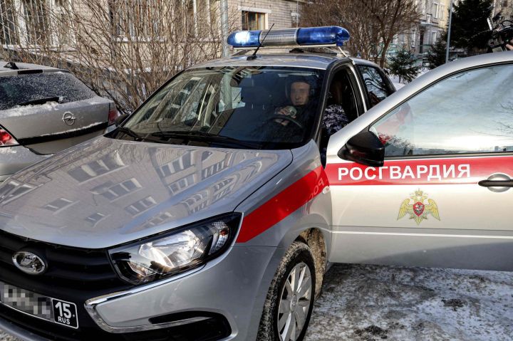 В Зеленодольске росгвардейцы задержали 42-летнего мужчину, ударившего ножом отца