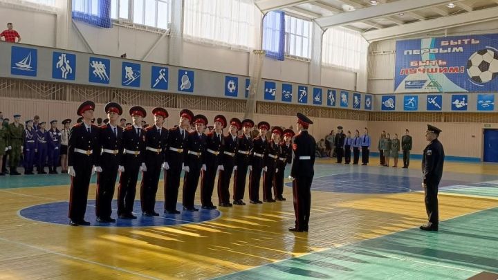 В конкурсе строя и песни победила гимназия № 3