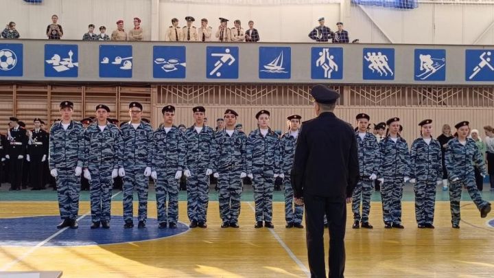 В конкурсе строя и песни победила гимназия № 3