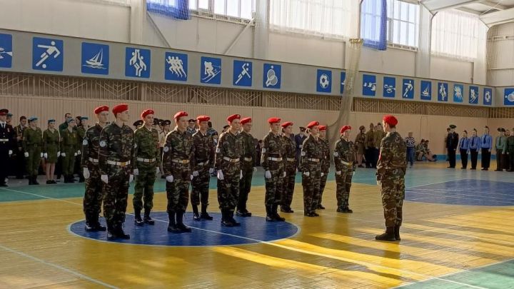 В конкурсе строя и песни победила гимназия № 3