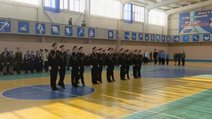 В конкурсе строя и песни победила гимназия № 3