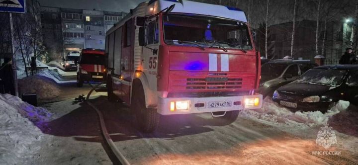 В Набережных Челнах пенсионерка погибла в пожаре, её сын госпитализирован