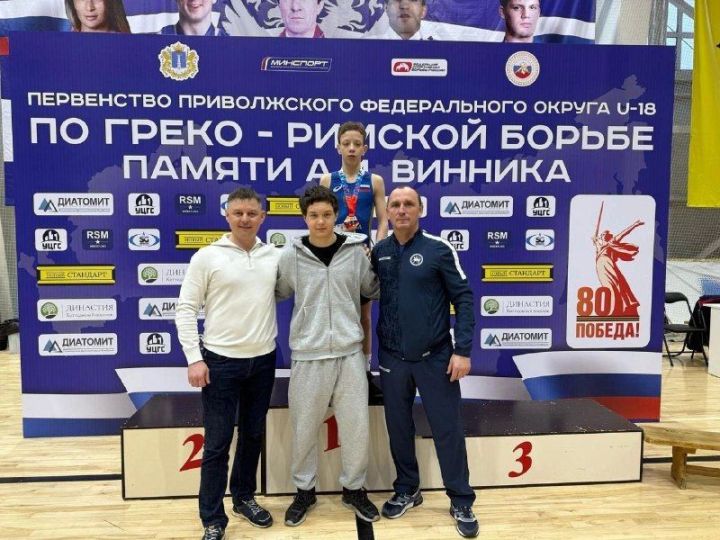 Борец Асман Хамидуллин заработал путёвку на первенство России