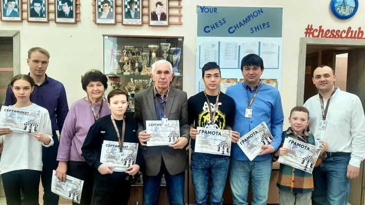 Шахматная семья Тухватуллиных — победитель муниципального этапа турнира «Связь поколений»