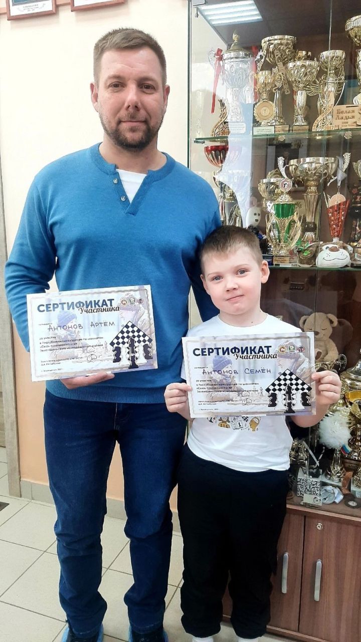 Шахматная семья Тухватуллиных — победитель муниципального этапа турнира «Связь поколений»