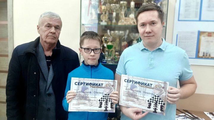 Шахматная семья Тухватуллиных — победитель муниципального этапа турнира «Связь поколений»