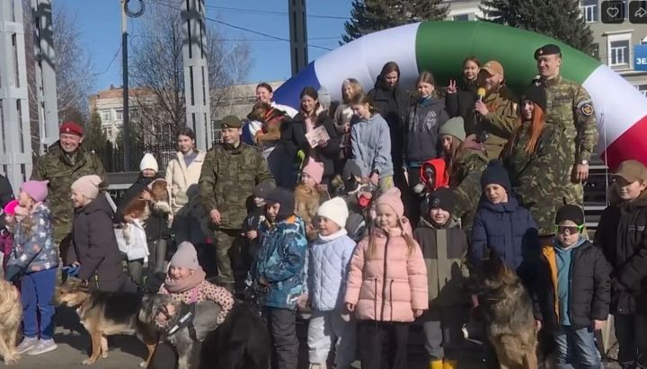 В парке «Авангард» состоялось спортивно-патриотическая эстафета «Фронтовые собаки»