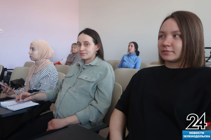 В Зеленодольской детской поликлинике будущие мамочки получают ответы на волнующие их вопросы.