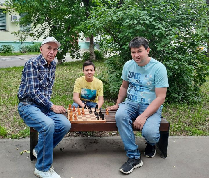 Пример для подражания. Как внук, отец и дед Тухватуллины выиграли турнир «Связь поколений»