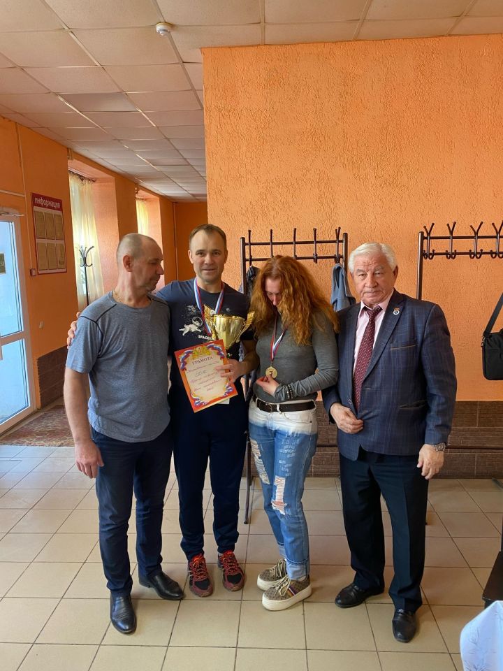 В волейбольном турнире на «Маяке» приняли участие пять команд