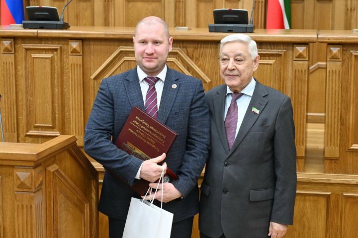 В Государственном Совете Республики Татарстан наградили участников марафона «Парламентский урок — 2025»