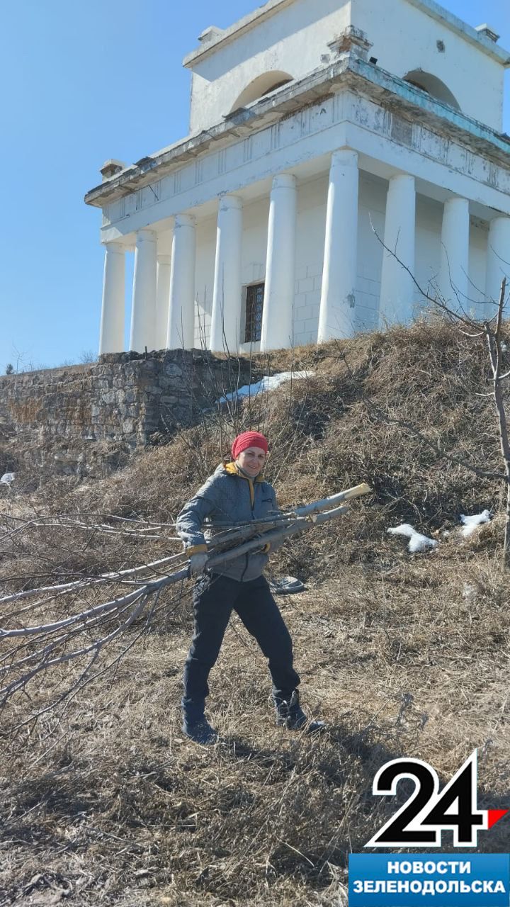 В п. Нижние Вязовые Зеленодольского района провели субботник в историческом месте