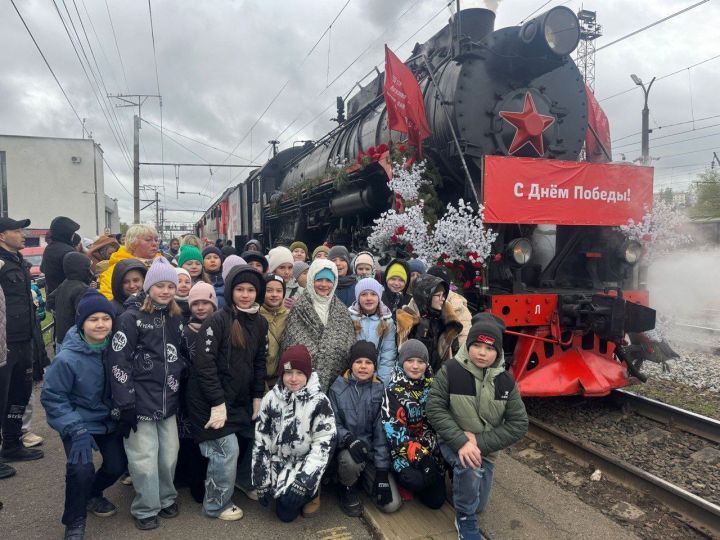 Поезд Победы встретили ученики лицея № 14