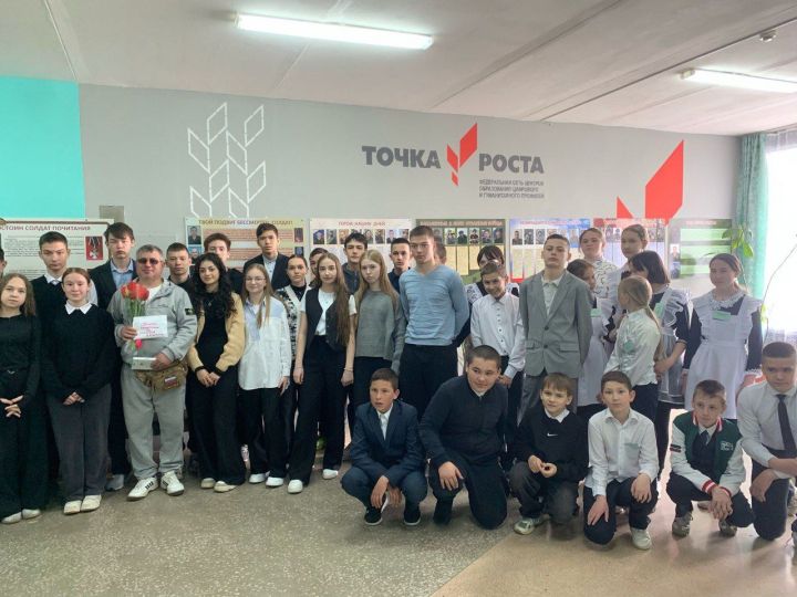 Нурлатскую школу посетил ветеран боевых действий, участник СВО