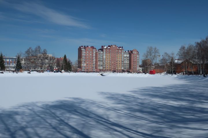 В 2025 году погода бьет температурные рекорды, а в апреле 2020 года в Зеленодольске еще лежали сугробы