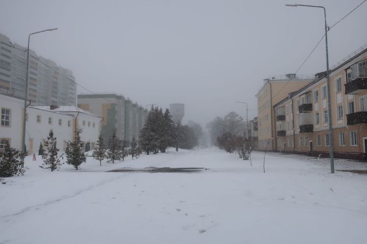 В 2025 году погода бьет температурные рекорды, а в апреле 2020 года в Зеленодольске еще лежали сугробы