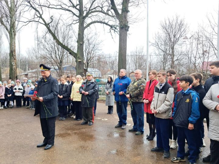 В школе № 17 прошел митинг «День подвига Николая Андреевича Катина»