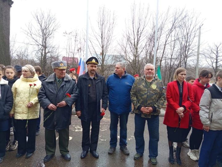В школе № 17 прошел митинг «День подвига Николая Андреевича Катина»