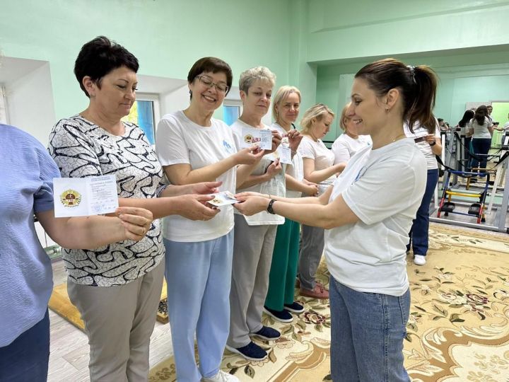 Сотрудникам реабилитационного центра «Доверие» вручили значки ГТО