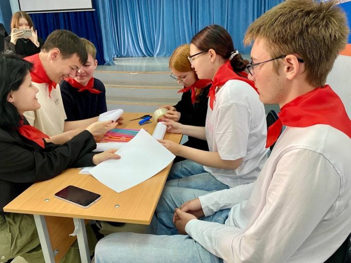 «Наследники пионерии»: в Зеленодольском механическом колледже отметили День детских общественных организаций