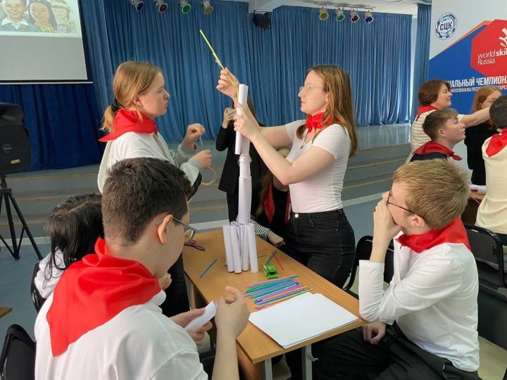 «Наследники пионерии»: в Зеленодольском механическом колледже отметили День детских общественных организаций