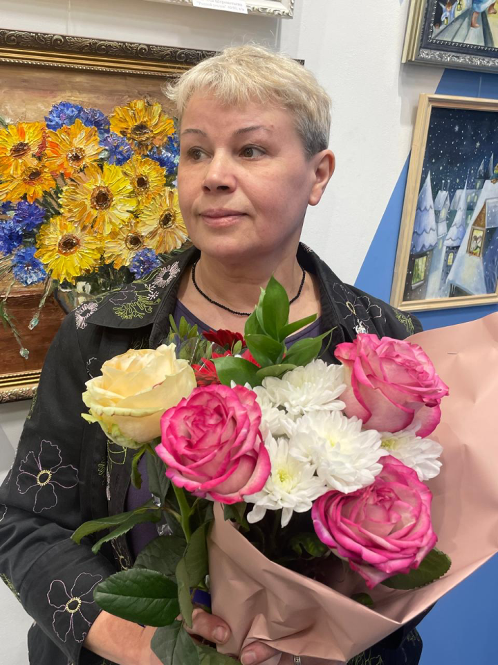 Счастливые из «Акварели»: Участницы студии самодеятельных художников представили свои новые работы