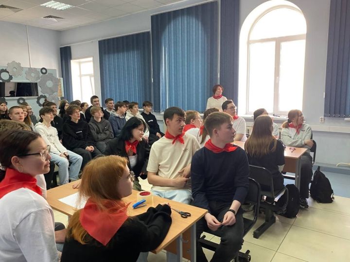 «Наследники пионерии»: в Зеленодольском механическом колледже отметили День детских общественных организаций