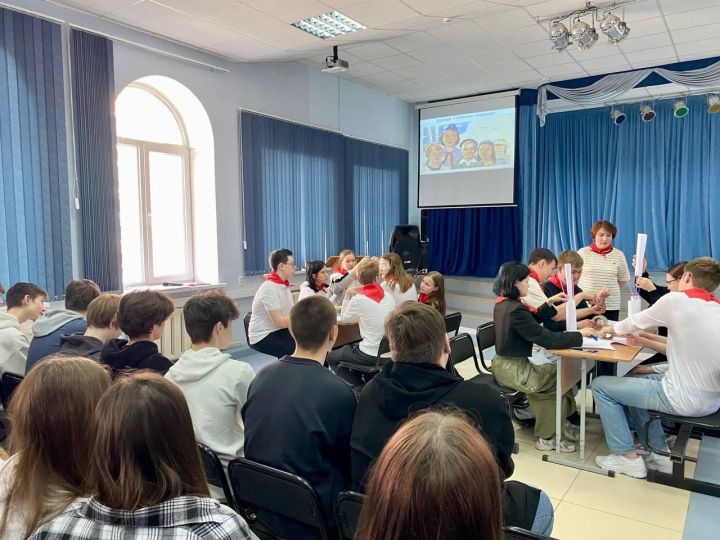 «Наследники пионерии»: в Зеленодольском механическом колледже отметили День детских общественных организаций