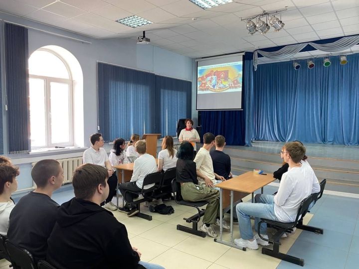 «Наследники пионерии»: в Зеленодольском механическом колледже отметили День детских общественных организаций