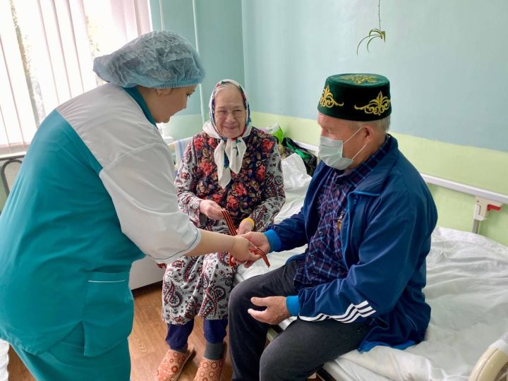 Акция «Георгиевская лента» прошла в терапевтическом корпусе Зеленодольской ЦРБ