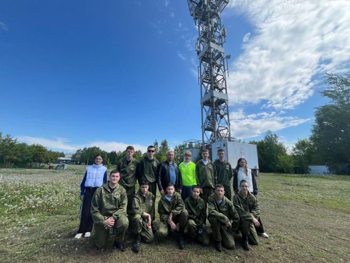 Ученики Васильевской КШИ им. Волостнова приняли участие в прыжках с парашютом
