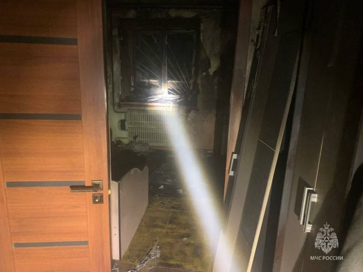 В Зеленодольске на пожаре из-за непотушенной сигареты погиб хозяин квартиры